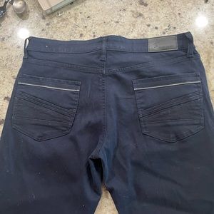 I selling this jeans because is to big to me